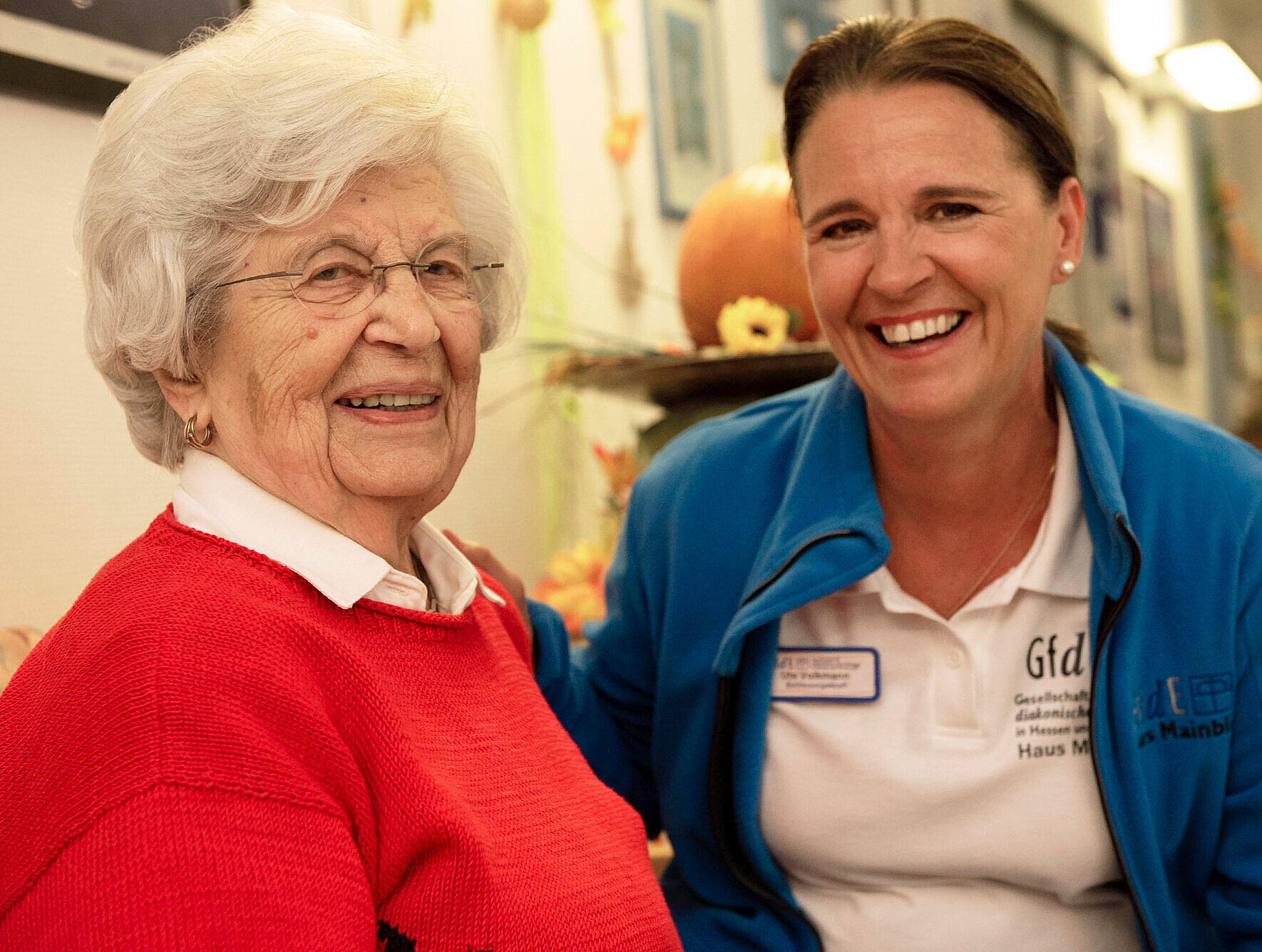 Dame und Mitarbeiterin